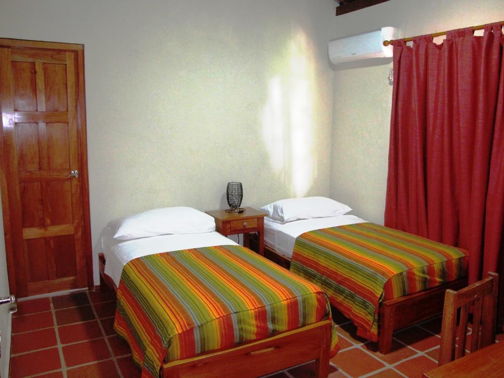 Hotel Iguanito Санта-Каталина Номер фото