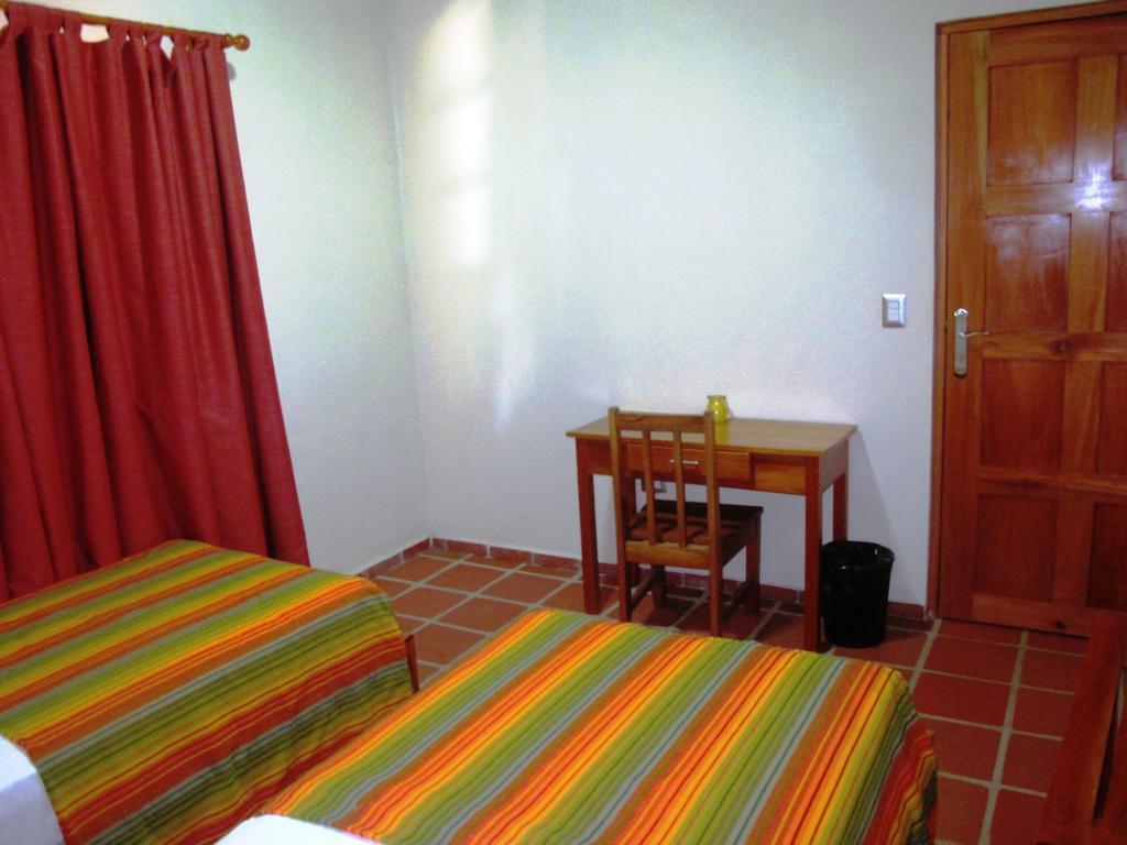 Hotel Iguanito Санта-Каталина Номер фото